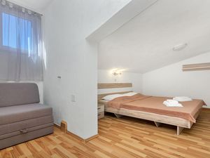 19308228-Ferienwohnung-7-Pokrivenik-300x225-5