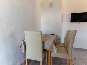 23927930-Ferienwohnung-3-Pokrivenik-300x225-1