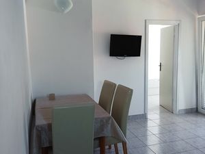 23927930-Ferienwohnung-3-Pokrivenik-300x225-2