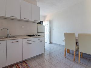 23927930-Ferienwohnung-3-Pokrivenik-300x225-4