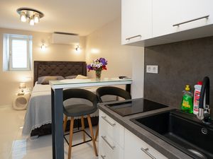 23993716-Ferienwohnung-2-Poljana-300x225-4