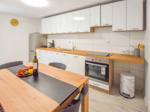 24033812-Ferienwohnung-6-Poljana-300x225-2