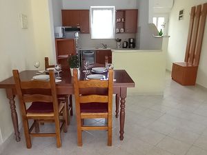 18322094-Ferienwohnung-5-Poljane-300x225-4