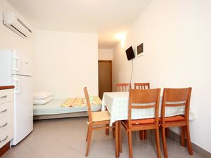 18323849-Ferienwohnung-5-Poljica-300x225-1