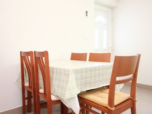 18323849-Ferienwohnung-5-Poljica-300x225-2