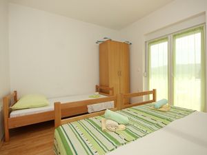 18323849-Ferienwohnung-5-Poljica-300x225-5