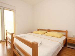 18322074-Ferienwohnung-5-Poljica-300x225-3