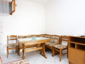 18688242-Ferienwohnung-4-Poljica-300x225-2