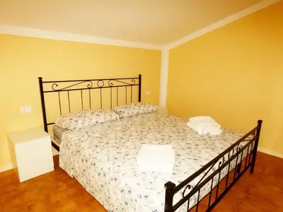 Schlafzimmer mit Doppelbett Schlafzimmer mit Doppelbett