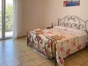 24005326-Ferienwohnung-2-Pompei-300x225-3