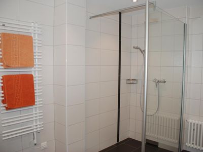 Badezimmer mit Dusche