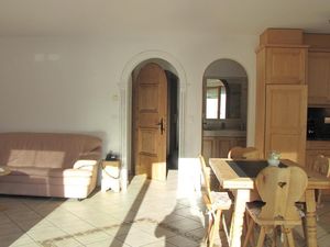 437062-Ferienwohnung-2-Pontresina-300x225-5