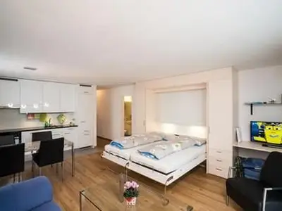 Wohnraum mit Schrankbetten ( 2 Zusatzbetten) Sat TV und Essbereich