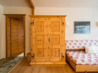geräumiger Kleiderschrank