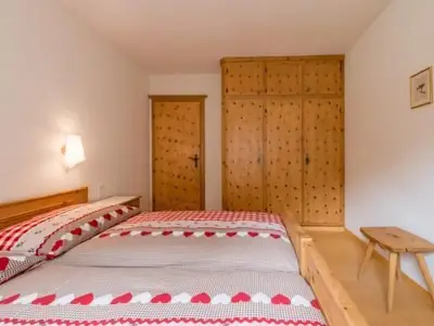 Schlafzimmer mit Einbauschrank