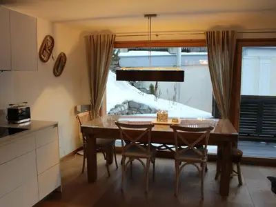 Blick von der Küche auf die Terrasse