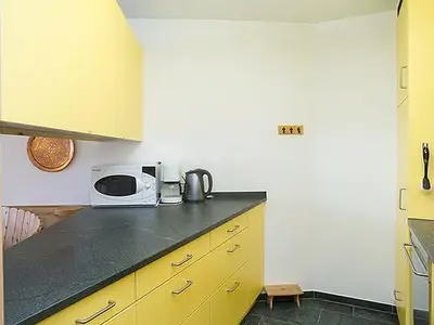 Küche mit grosser Arbeitsfläche