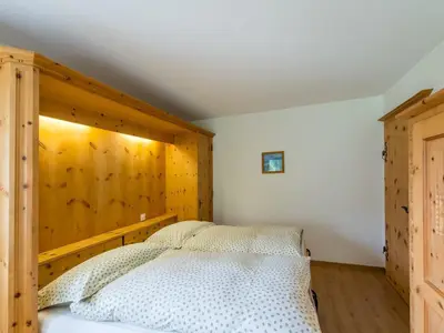 2 Klappbetter im Wohnraum