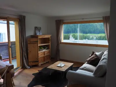 Wohnzimmer und Balkon