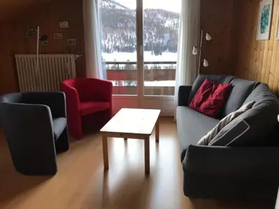Wohnzimmer mit wunderbarem Blick ins Engadin