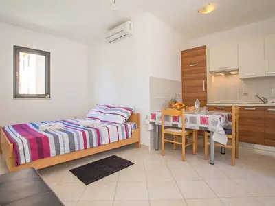 Studio-Apartment Punta für 2 Personen in der Nähe des Strandes in Mali Maj.