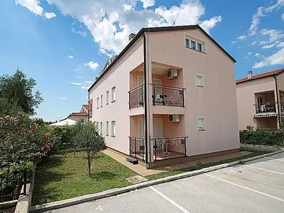 Ferienwohnung für 4 Personen (61 m²) in Poreč 1/10