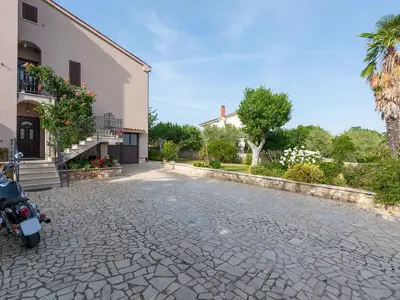 Ferienwohnung für 3 Personen (80 m²) in Dračevac 7/10