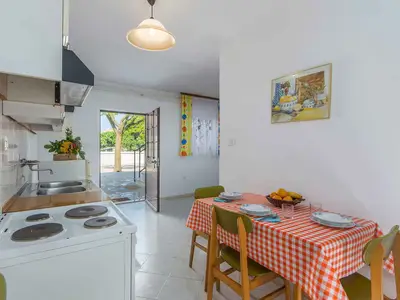 Ferienwohnung für 3 Personen (40 m²) in Poreč 1/10