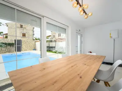 PoolOfHouse