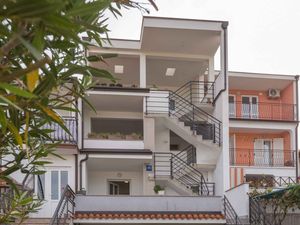 23779696-Ferienwohnung-3-Poreč-300x225-4