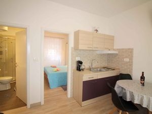 23780414-Ferienwohnung-2-Poreč-300x225-4