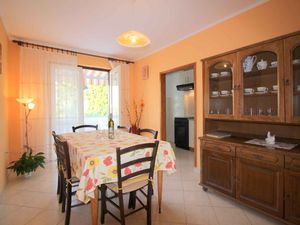 23780506-Ferienwohnung-5-Poreč-300x225-4