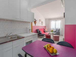 19403637-Ferienwohnung-4-Poreč-300x225-2