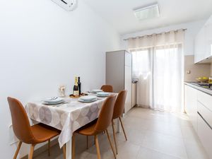 22453643-Ferienwohnung-4-Poreč-300x225-4