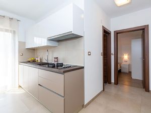 22453643-Ferienwohnung-4-Poreč-300x225-5