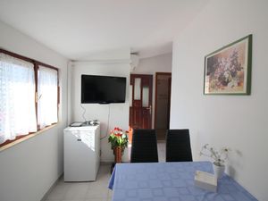 21864647-Ferienwohnung-4-Poreč-300x225-3