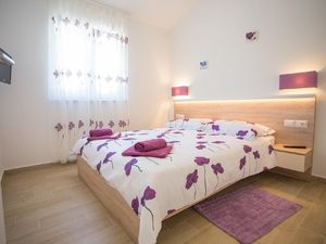 22806413-Ferienwohnung-4-Poreč-300x225-5