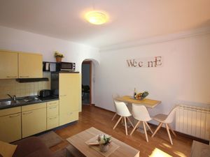 22313111-Ferienwohnung-3-Poreč-300x225-3