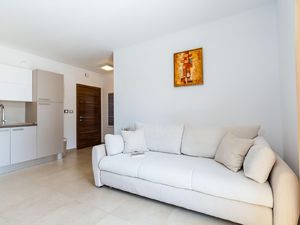 22435983-Ferienwohnung-4-Poreč-300x225-5