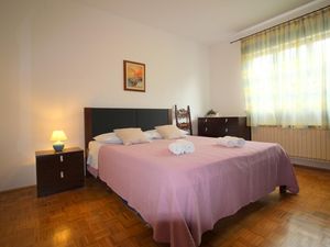 22806977-Ferienwohnung-3-Poreč-300x225-1