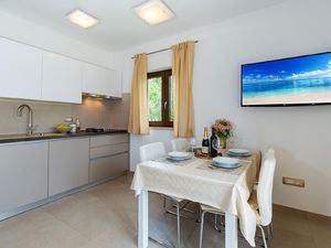 22440811-Ferienwohnung-4-Poreč-300x225-1