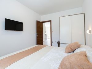 22440811-Ferienwohnung-4-Poreč-300x225-5