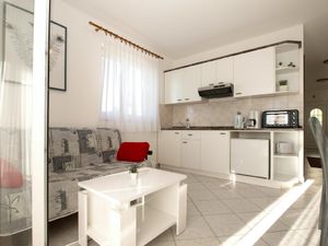 22216791-Ferienwohnung-4-Poreč-300x225-5