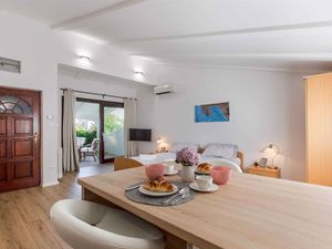 23768450-Ferienwohnung-2-Poreč-300x225-1