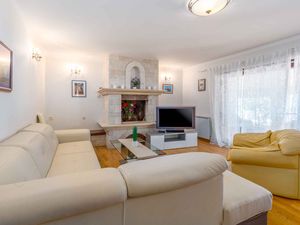 23769300-Ferienwohnung-4-Poreč-300x225-4