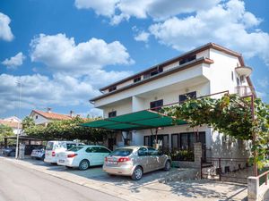 23771558-Ferienwohnung-5-Poreč-300x225-3