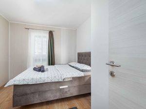 23924683-Ferienwohnung-5-Poreč-300x225-4