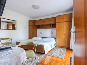 23775244-Ferienwohnung-3-Poreč-300x225-5