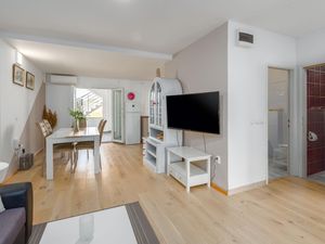 19162676-Ferienwohnung-4-Poreč-300x225-5