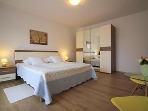 22807411-Ferienwohnung-4-Poreč-300x225-2